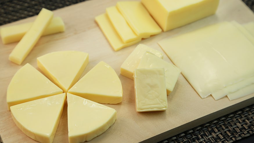 Que contient une portion de fromage fondu ?